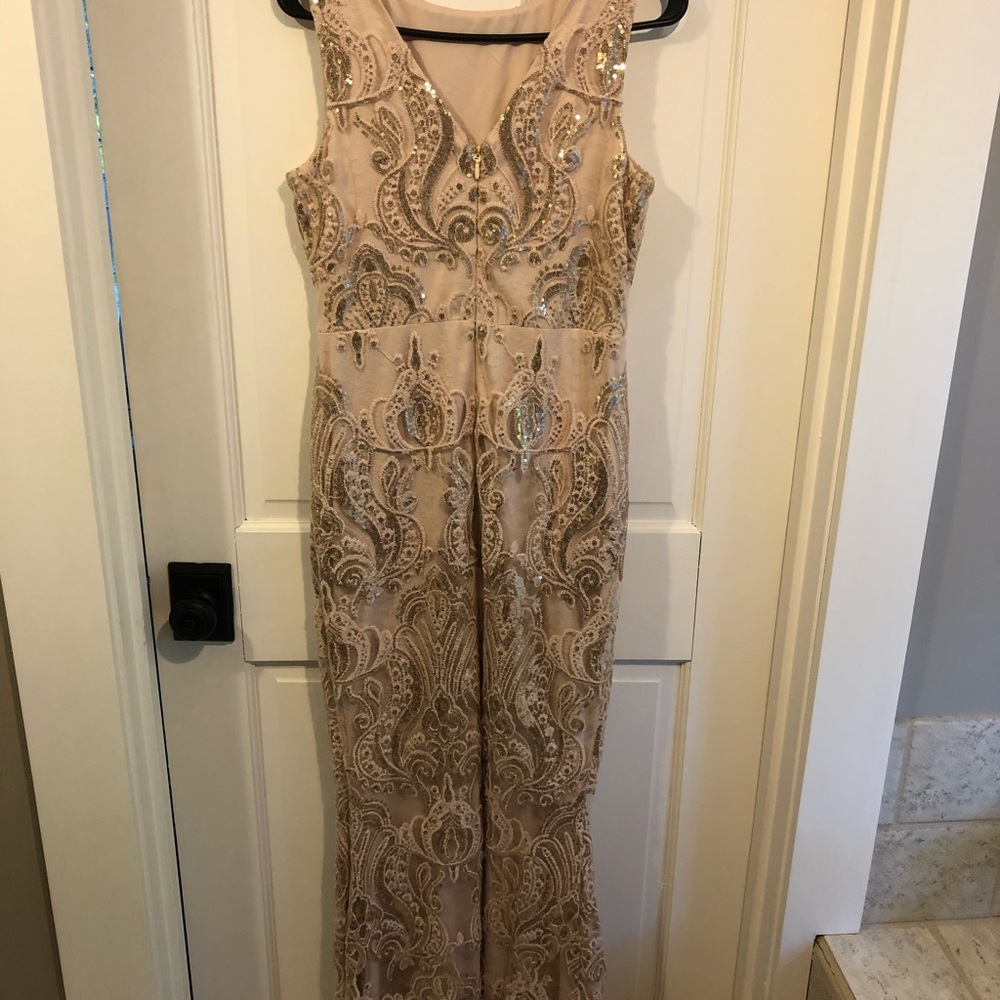 EUC Quiz Sleeveless Sequin Full length Gown - Champagne Gold w/Peachy/Rose Tones - Picture 5 of 15